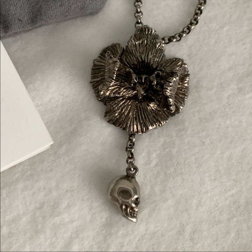 Alexander McQueen Iris and Skull Necklace - Picture 6 of 17